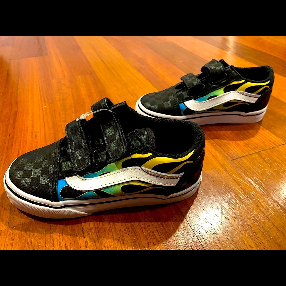 ⭐️NWT⭐️Vans toddler Glow In The Dark Flame Old Skool V